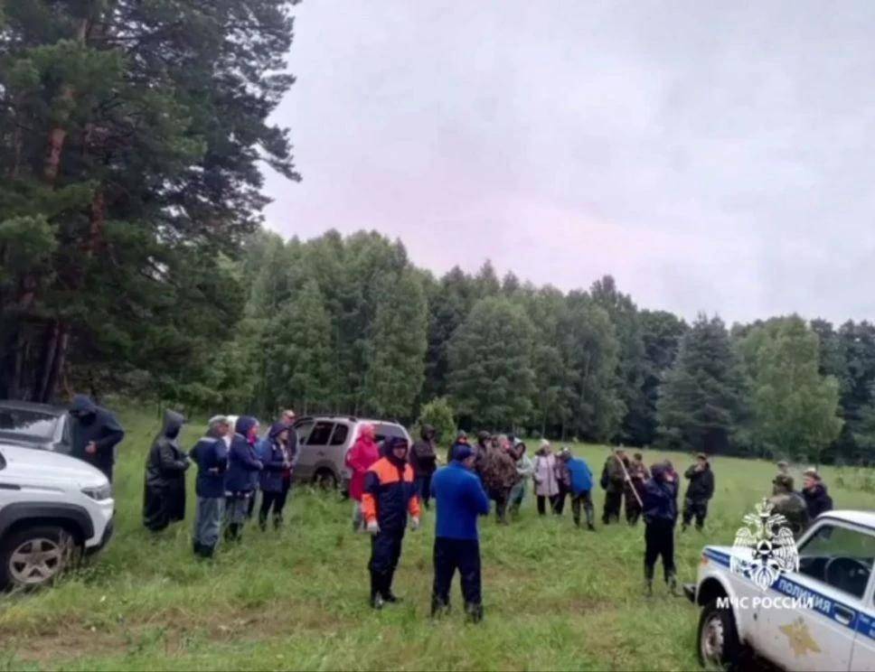 В Татарстане спасатели нашли пропавшую в лесу пожилую женщину