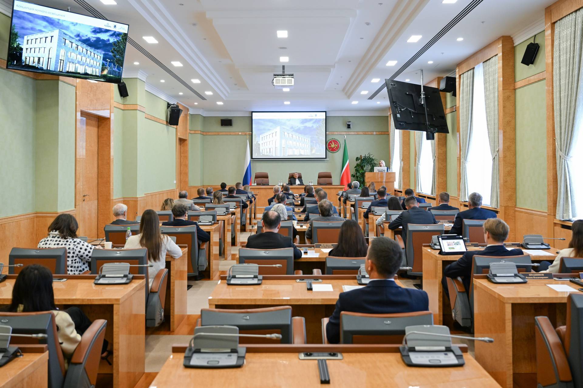 Комиссия во главе с Минниханов рассмотрела проекты строительства в исторических поселениях