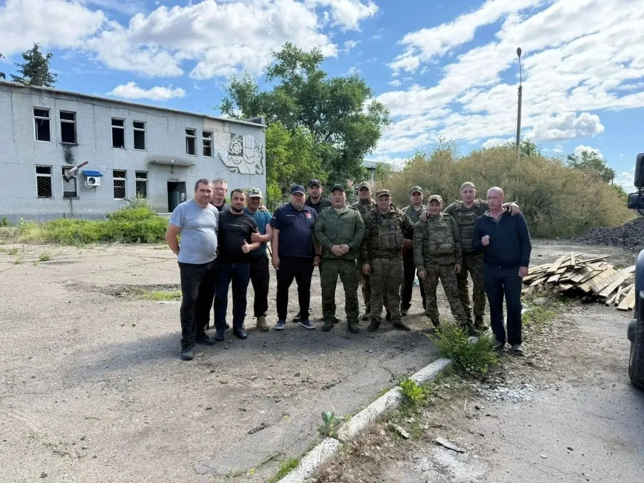 Татарстанцы привезли посылки, лекарства и стройматериалы в зону СВО