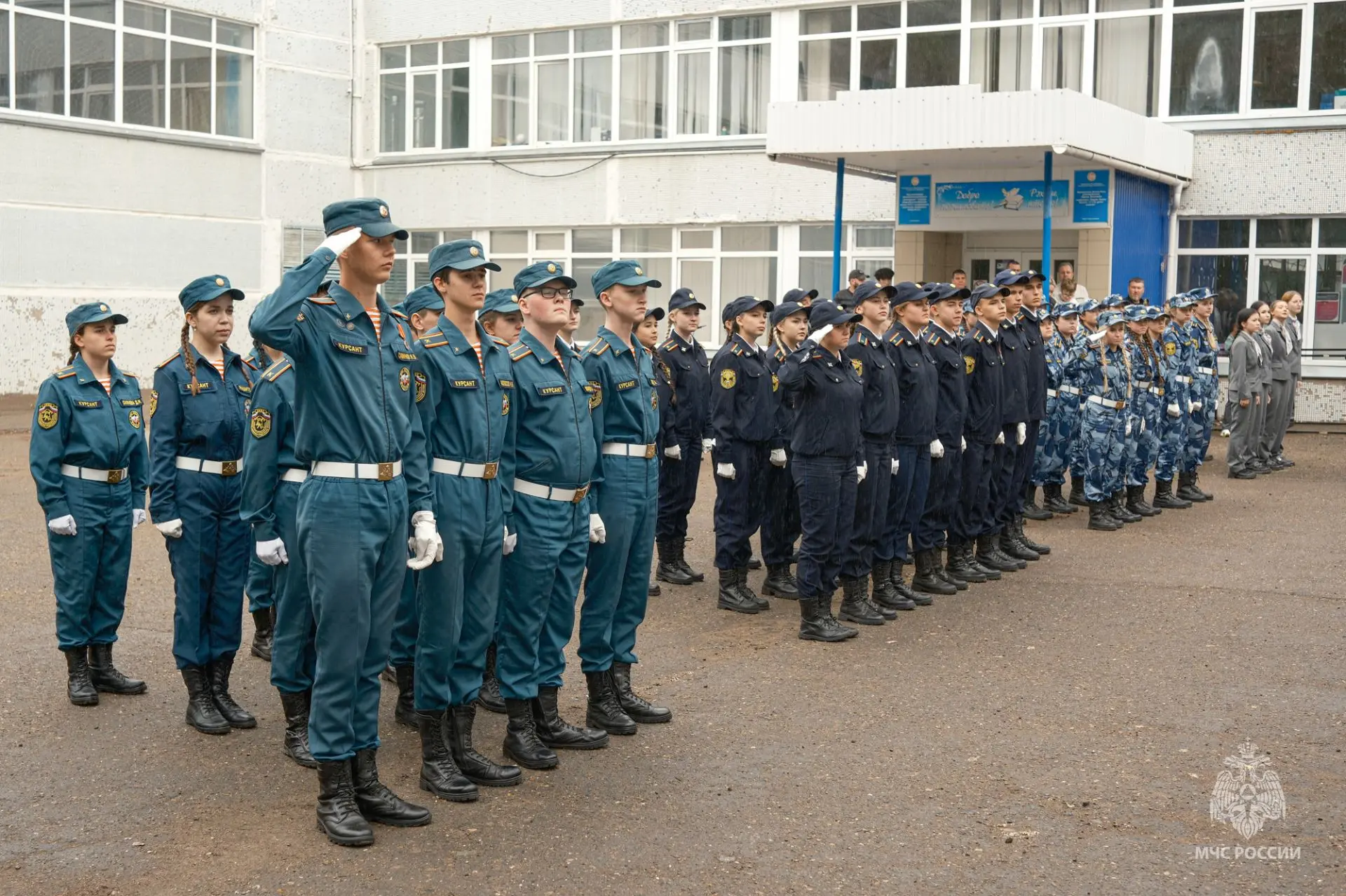 Будущие специалисты пожарной охраны дали присягу в Нижнекамске