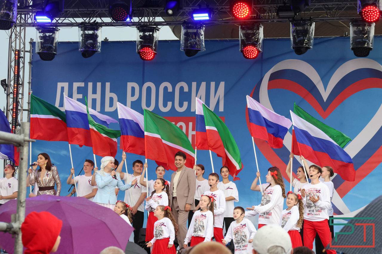 Группа «Корни», парад дружбы и салют: как в Казани отметят День России