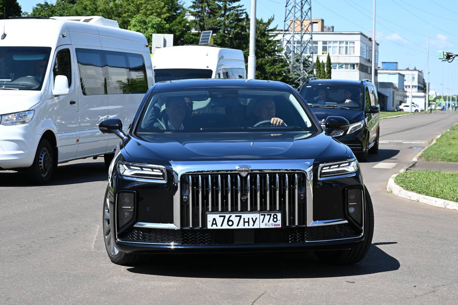 Минниханов и Патрушев в Челнах протестировали Aurus Senat и посетили КАМАЗ