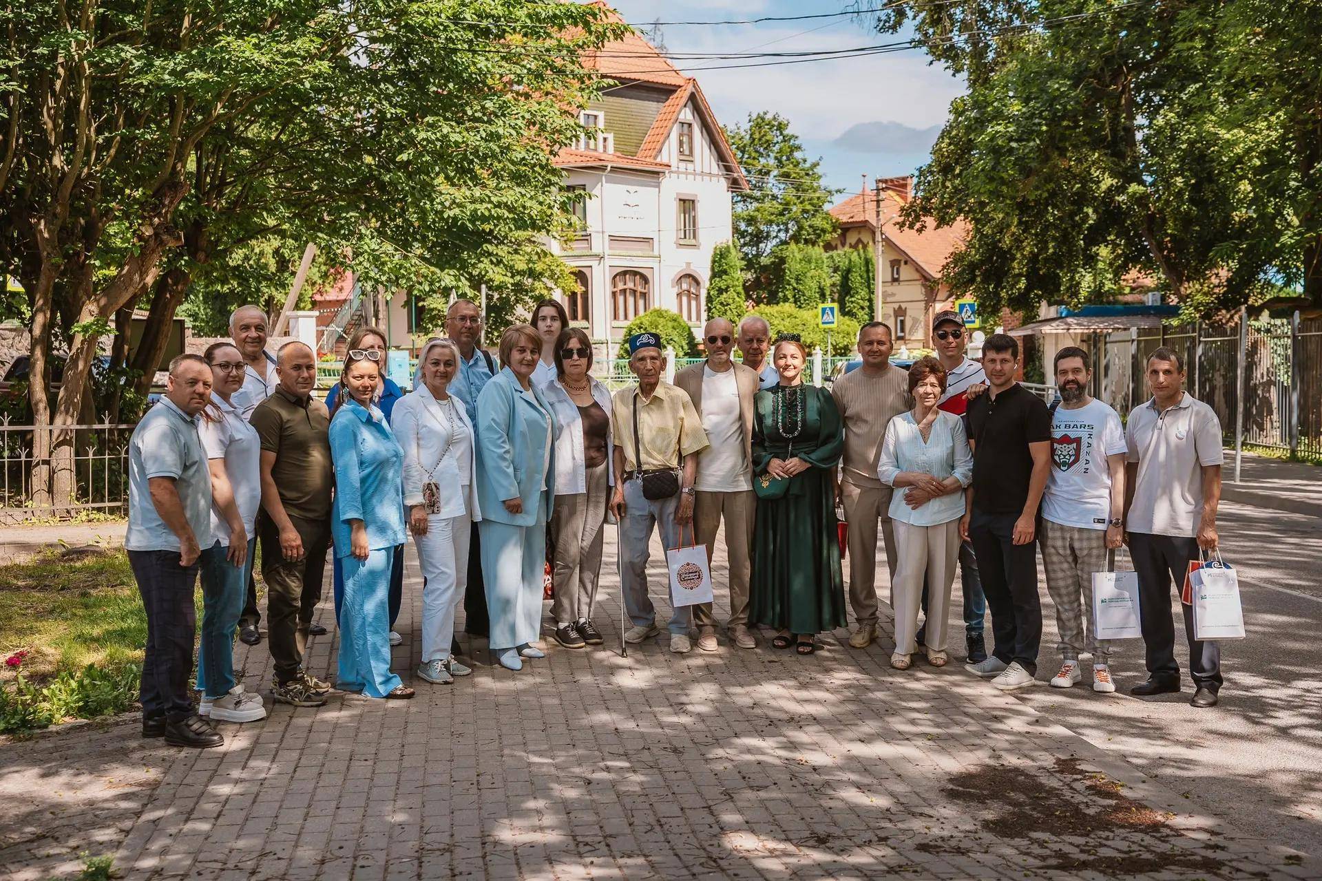 Делегация Татарстана почтила память татарского поэта Фатыха Карима в Калининградской области