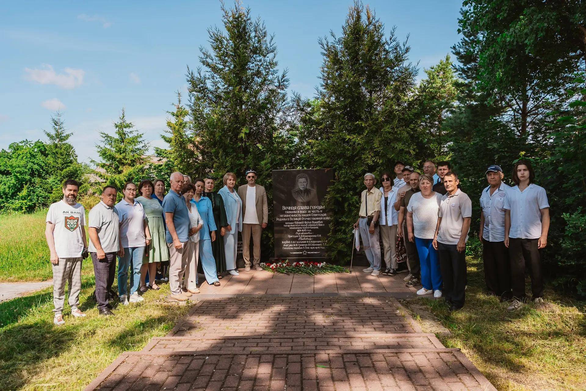 Делегация Татарстана почтила память татарского поэта Фатыха Карима в Калининградской области