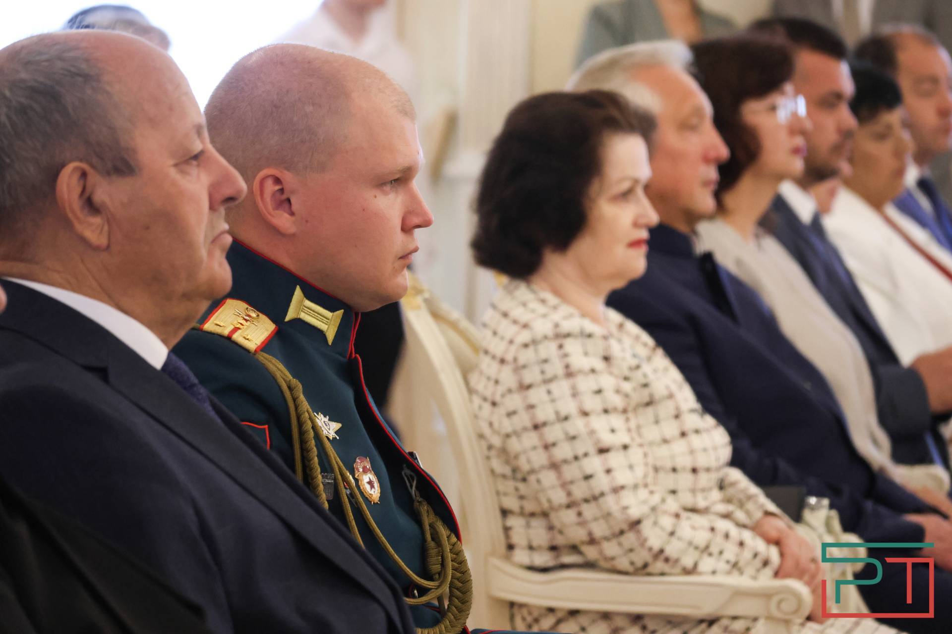 Марат Ахметов вручил государственные награды РФ и РТ