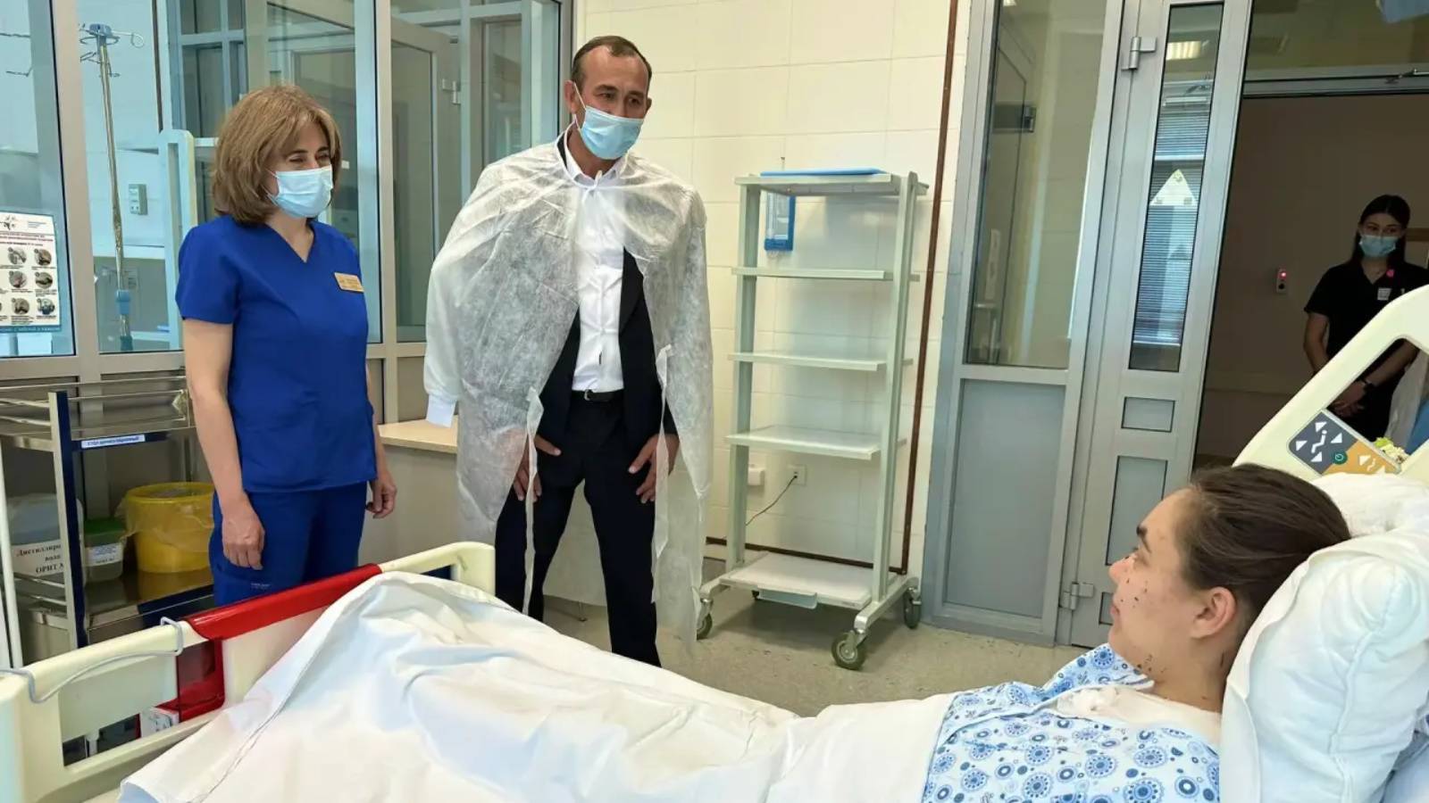 Глава Тукаевского района навестил в РКБ женщину, пострадавшую при налете БПЛА