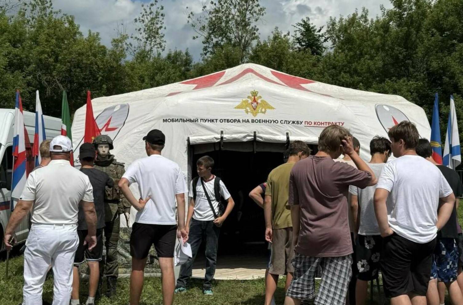На празднике «Уяв» в Татарстане открылся мобильный пункт отбора на службу по контракту