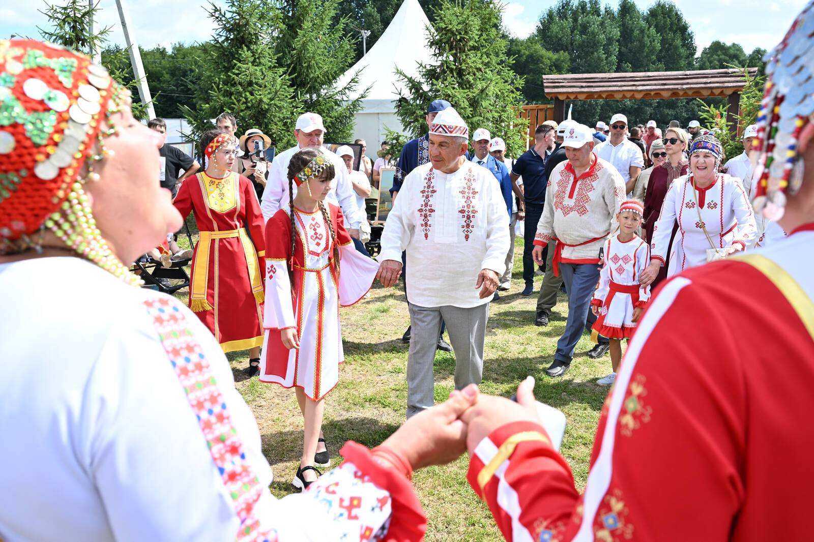 Раис Татарстана посетил республиканский праздник Уяв в Черемшане