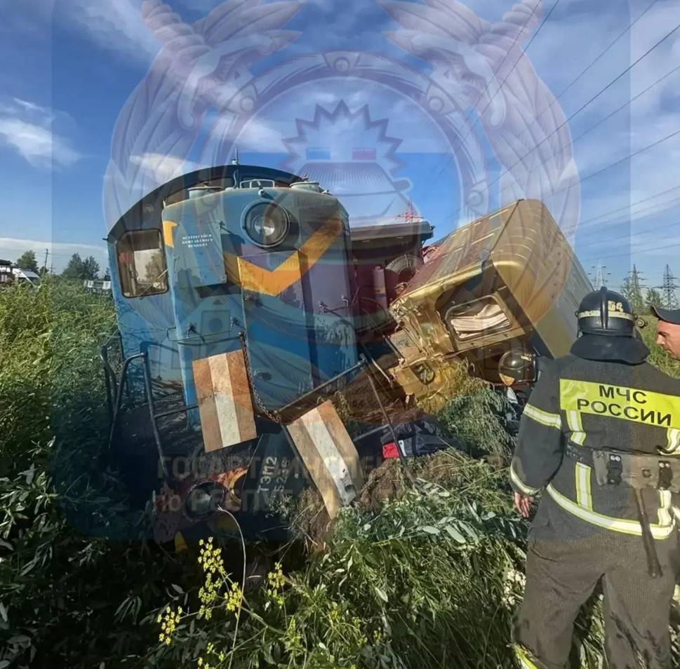 Водитель грузовика Shacman погиб после столкновения с поездом в Челнах