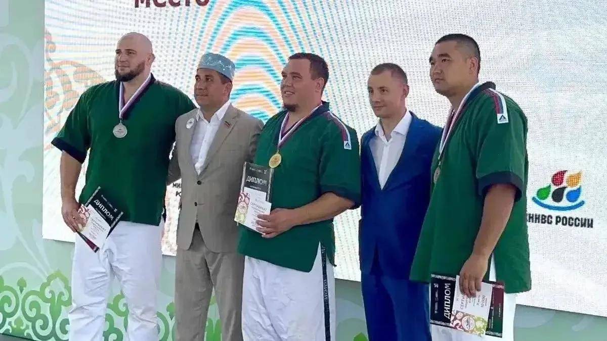 Слесарь из Челнов выиграл автомобиль на Сабантуе в Омске