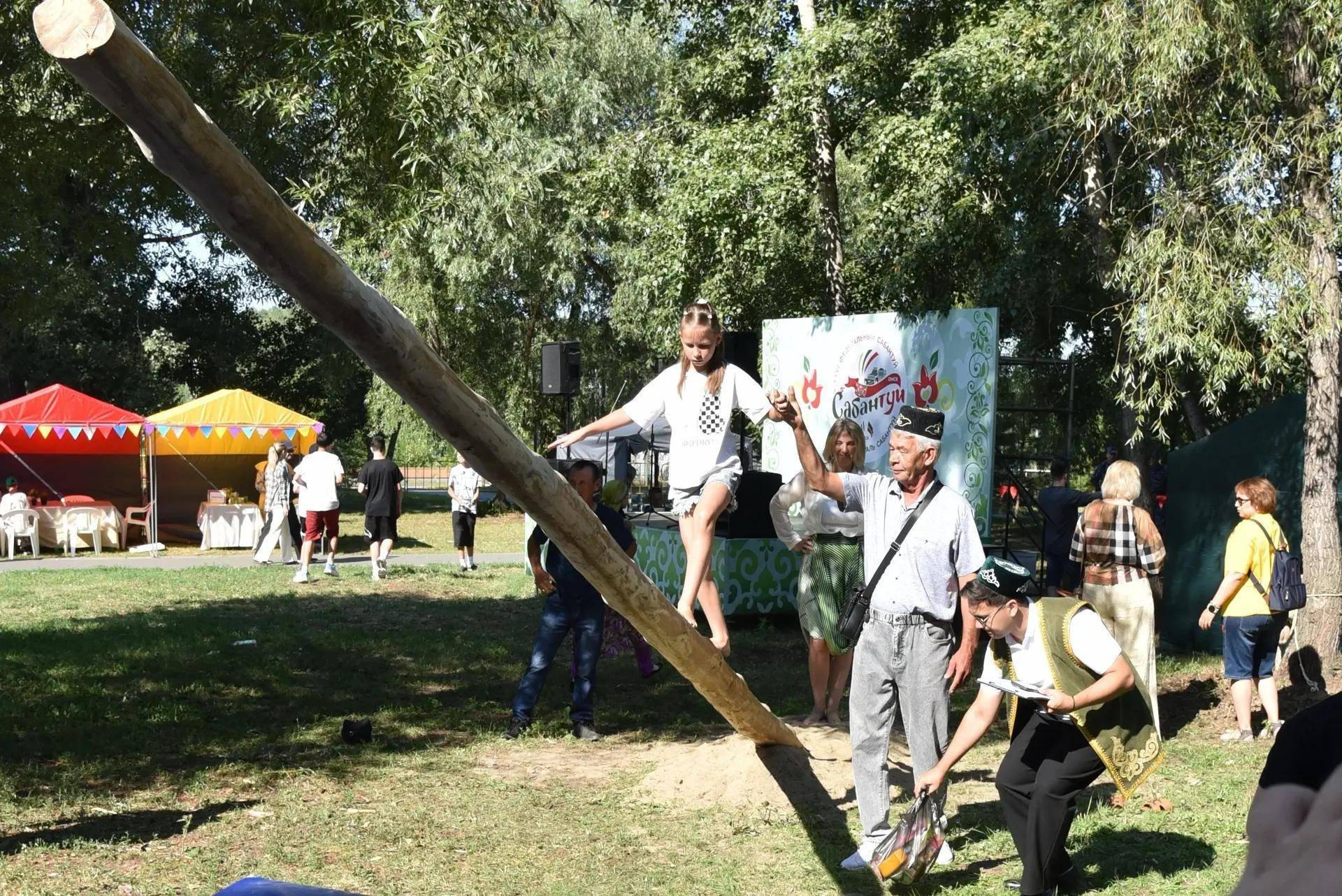 Раис Татарстана посетил Федеральный Сабантуй в Омске