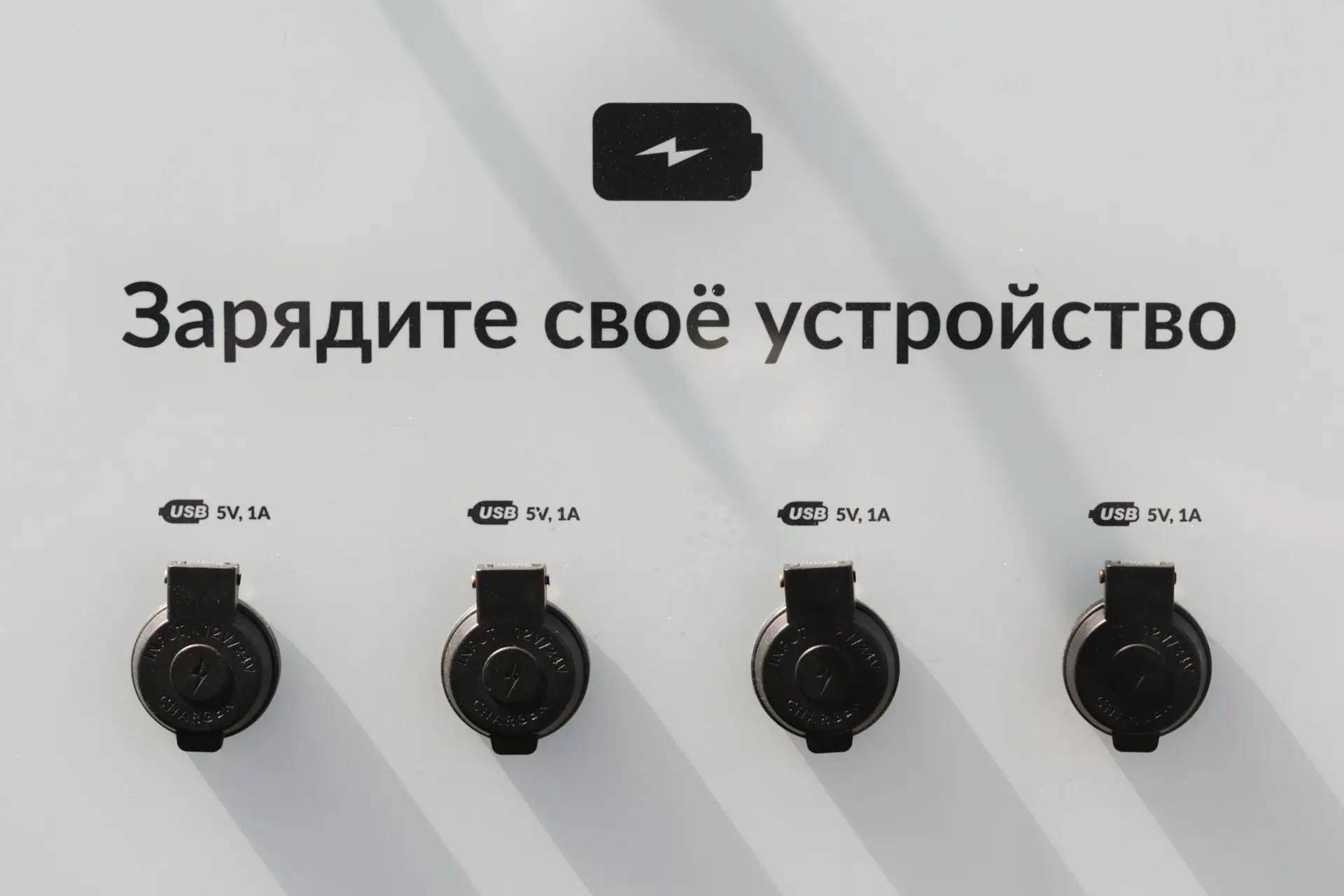 Восемь новых антивандальных остановочных навесов с USB-зарядками появятся в Казани