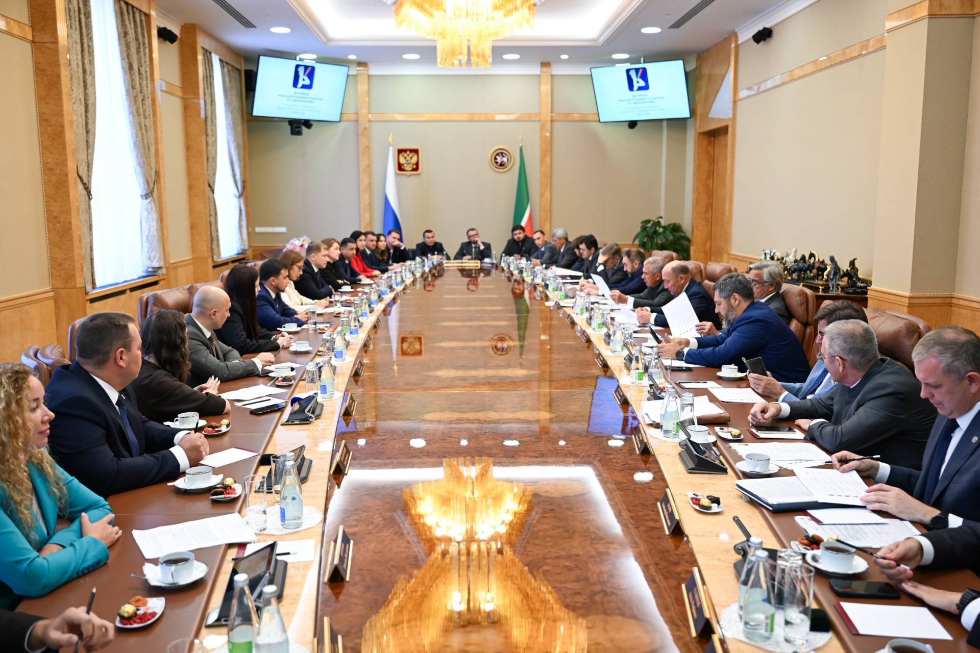 Минниханов встретился с новым составом кадрового резерва