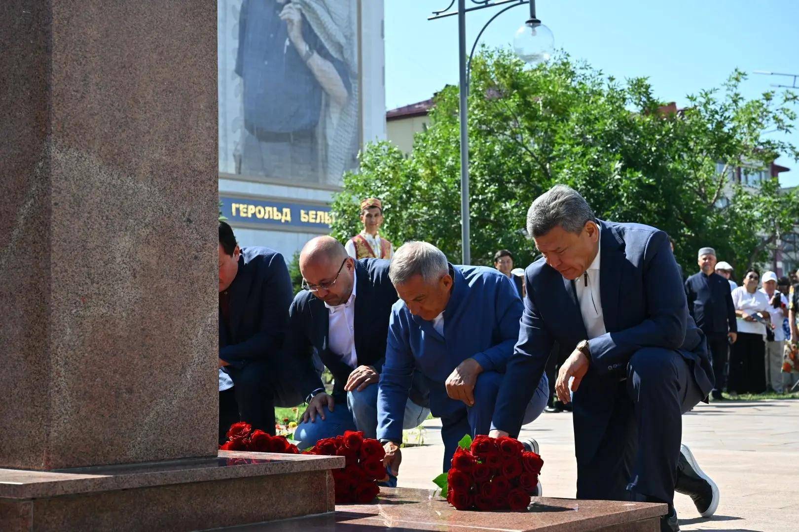 Минниханов принял участие в открытии памятника Тукаю в Казахстане