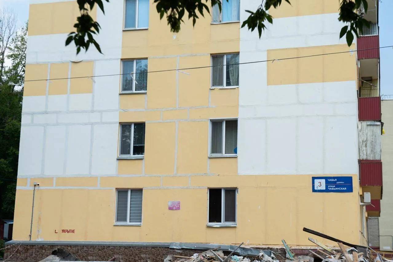Отстраивать верх многоэтажки в Нижнекамске, поврежденной при ударе БПЛА, начнут с 10 июля