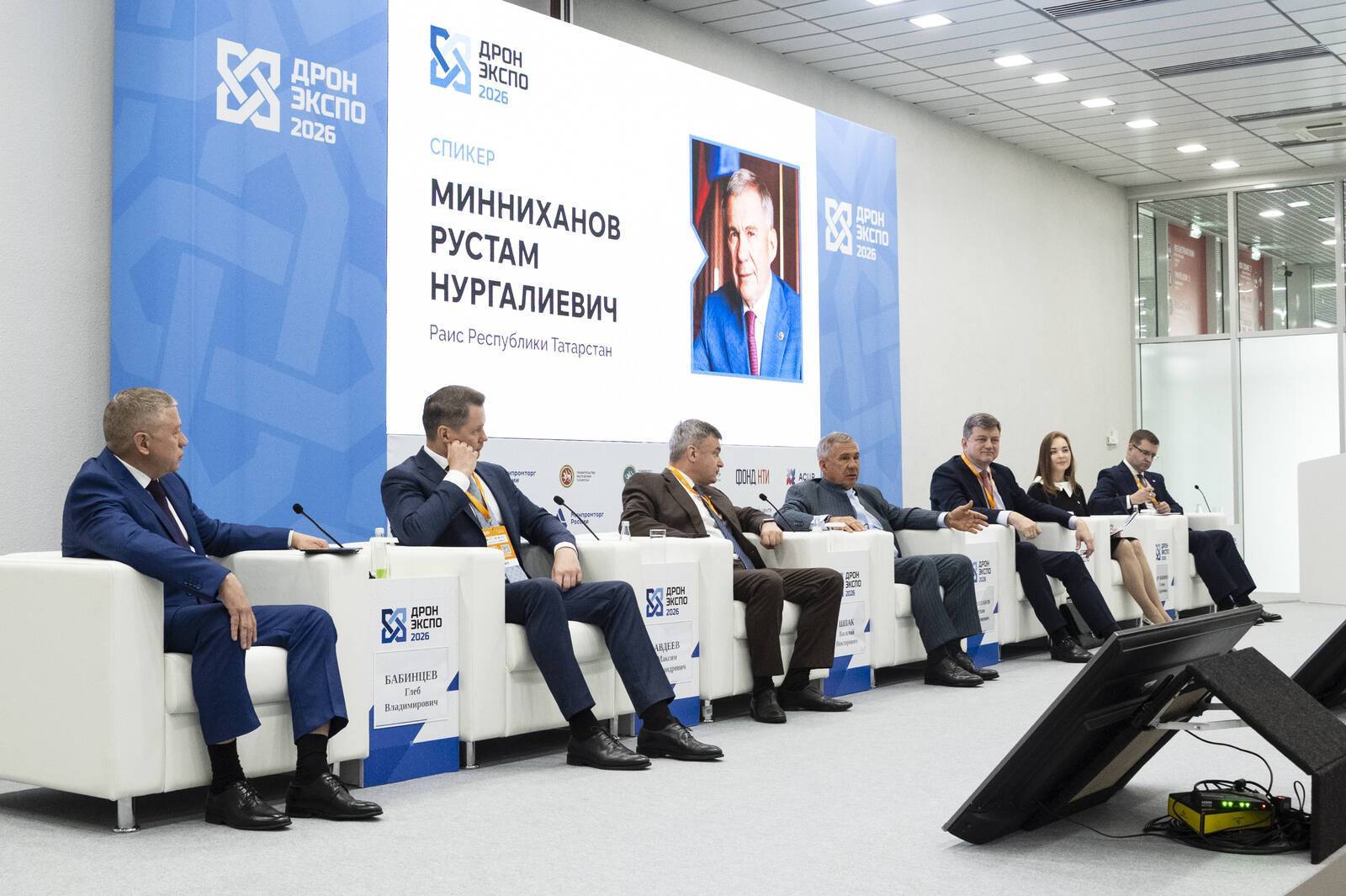 Минниханов предложил расширить возможности центра беспилотных авиационных систем в Казани