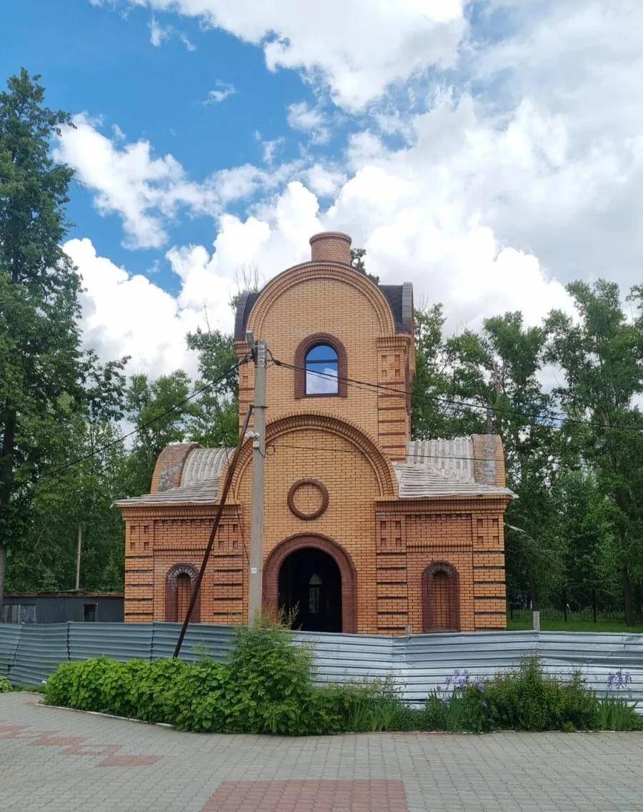 На храм-часовню в Бугульме установили купол с крестом