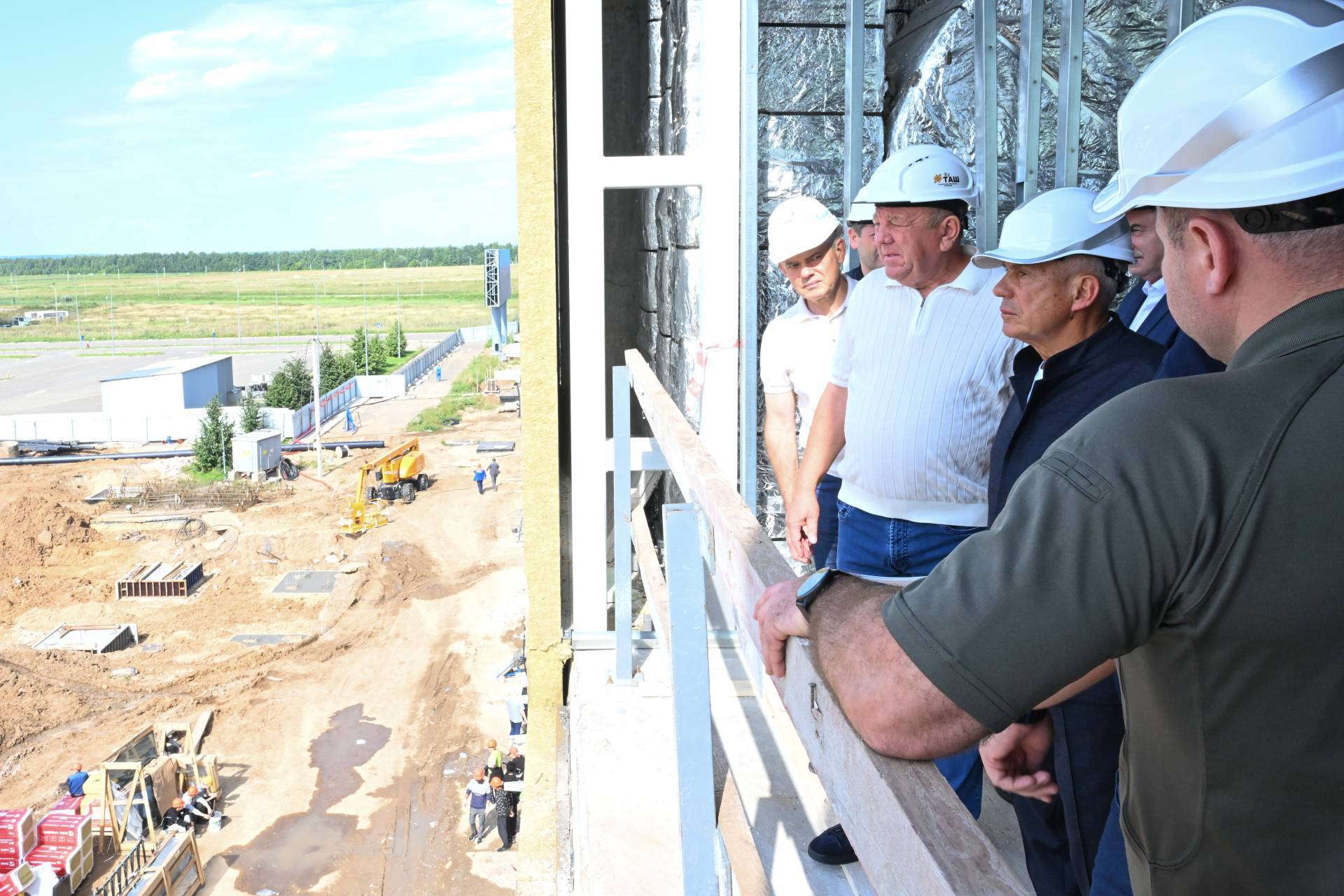 Минниханов оценил готовность нового терминала казанского аэропорта