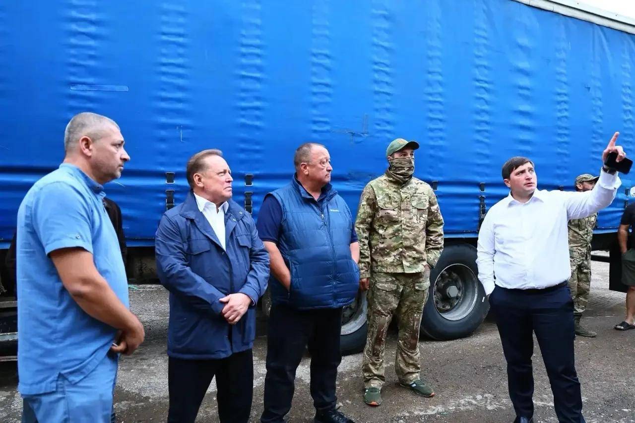 «Нива», сети, три «буханки»: Нижнекамск отправил гуманитарную помощь бойцам СВО