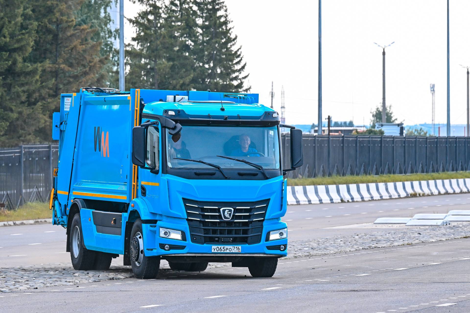 Минниханов и Собянин посетили завод «КАМАЗ» в Челнах
