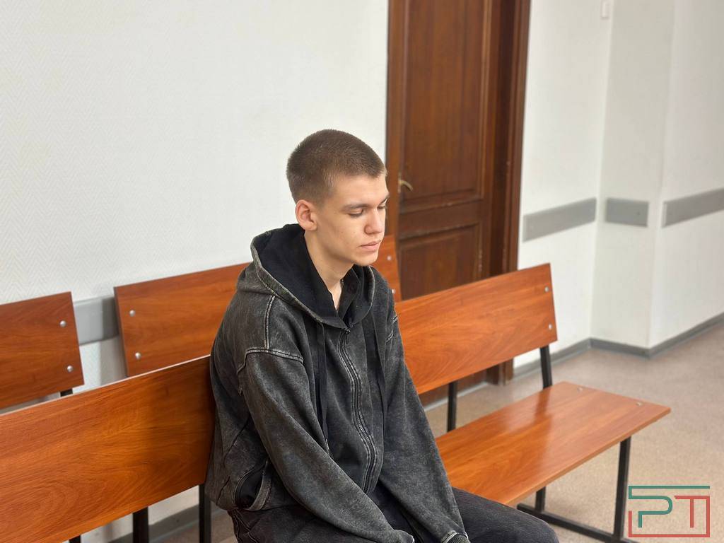 «Дядя Вова» обещал 200 долларов в день: в Казани судят 19-летнего оператора мошеннических сим-боксов