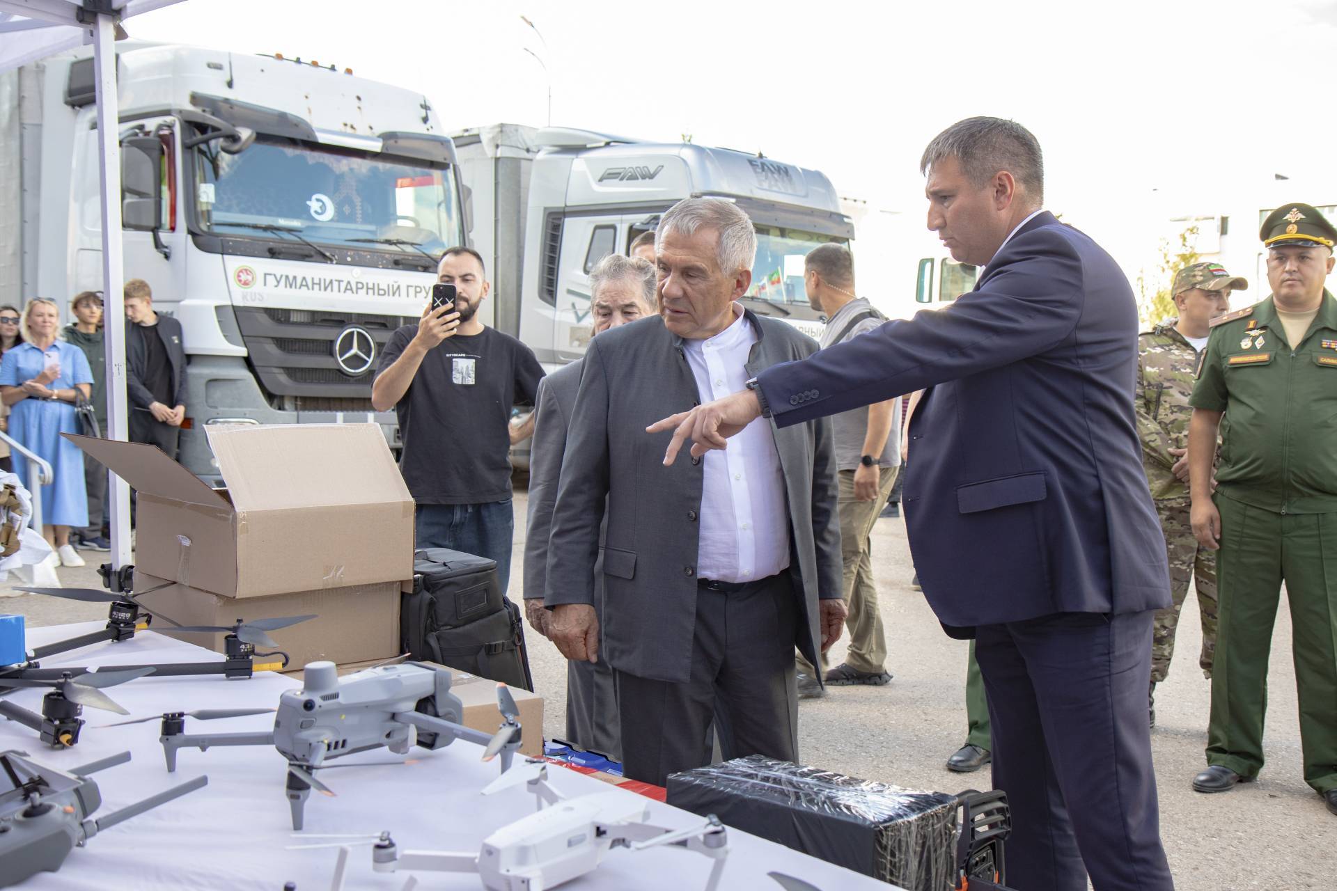 Минниханов в Бавлах принял участие в отправке гумпомощи в ЛНР и зону спецоперации
