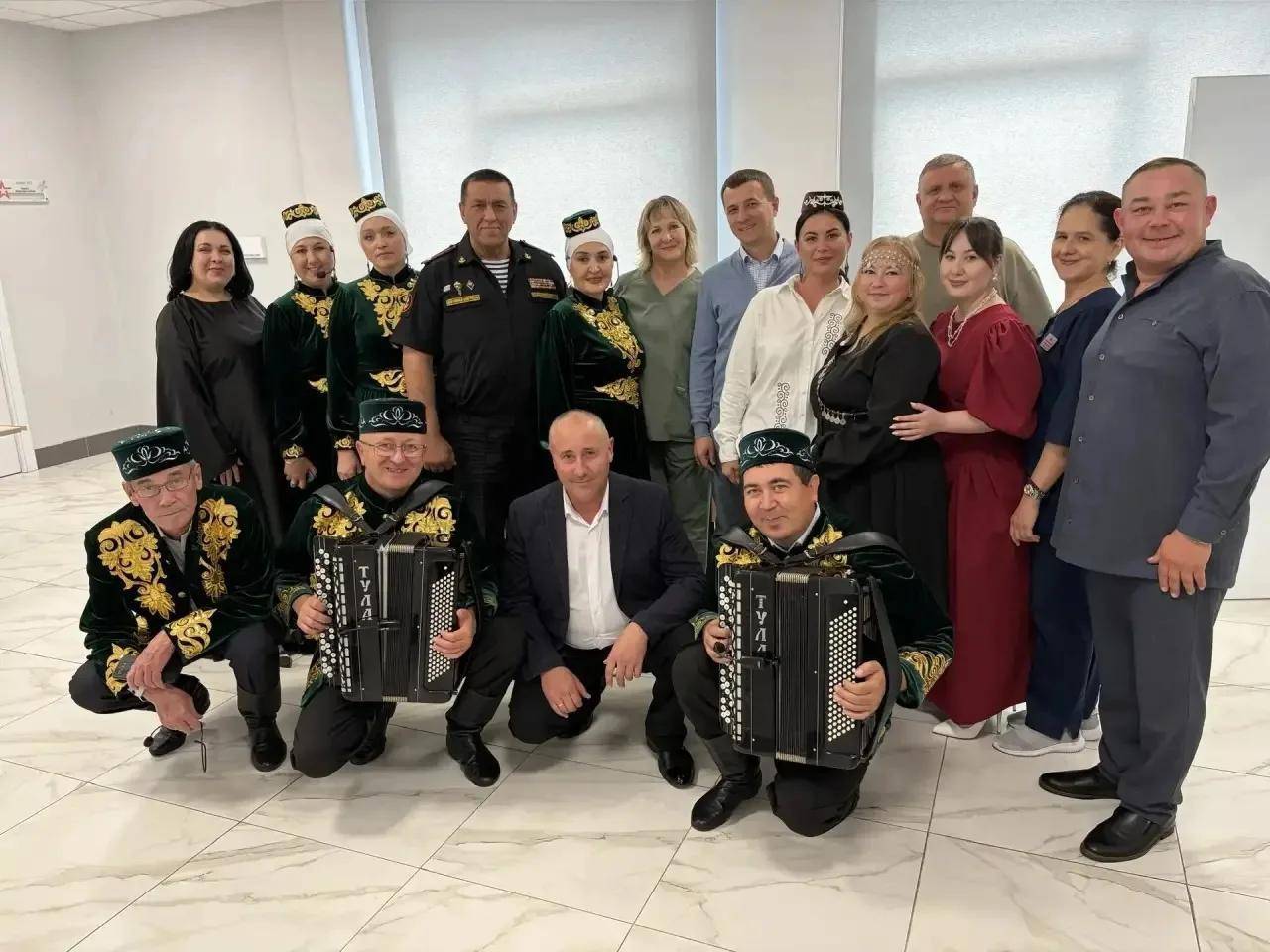 Делегация из Буинска навестила раненых бойцов в Казанском военном госпитале