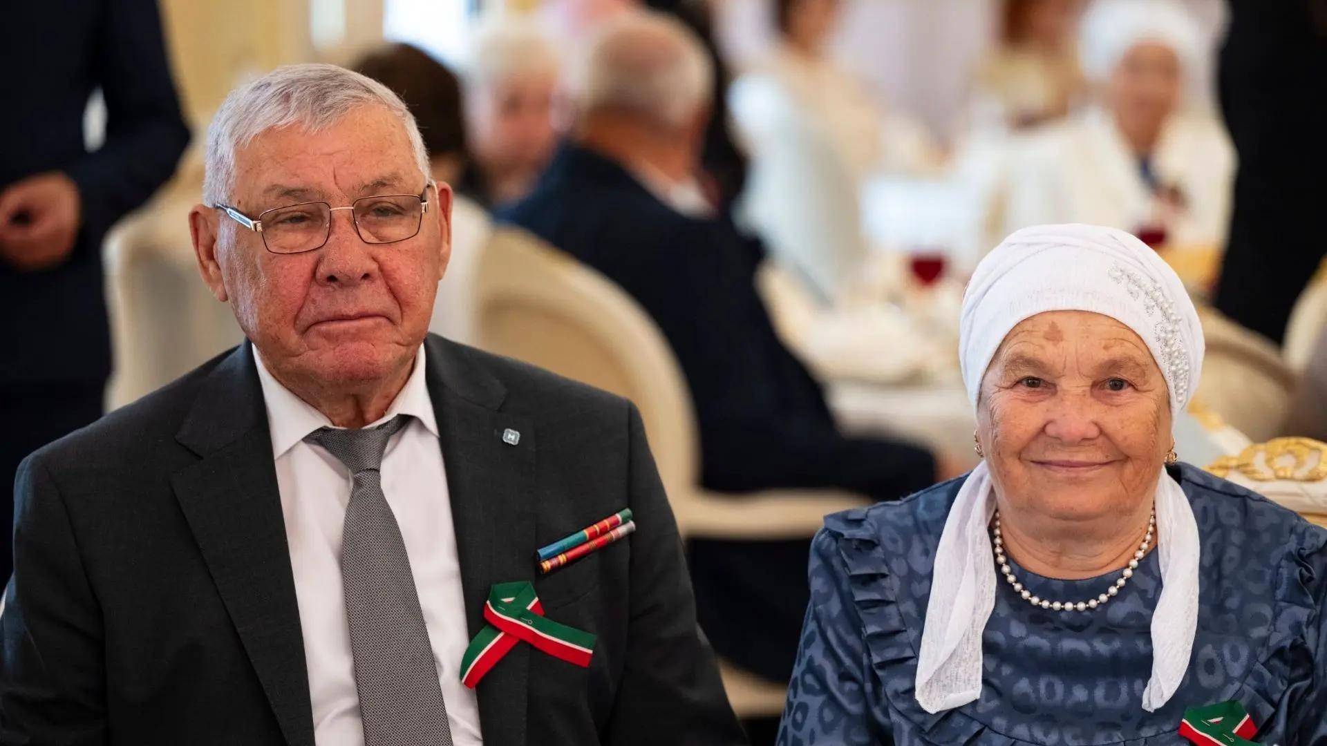 «Ими гордится Татарстан»: Минниханов наградил 48 лучших семей в республике