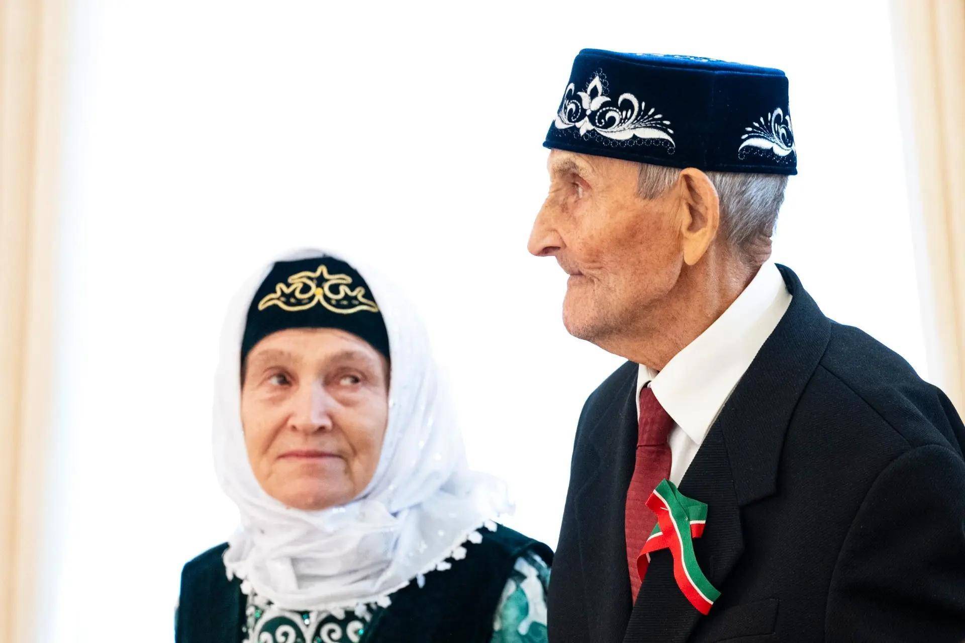 «Ими гордится Татарстан»: Минниханов наградил 48 лучших семей в республике