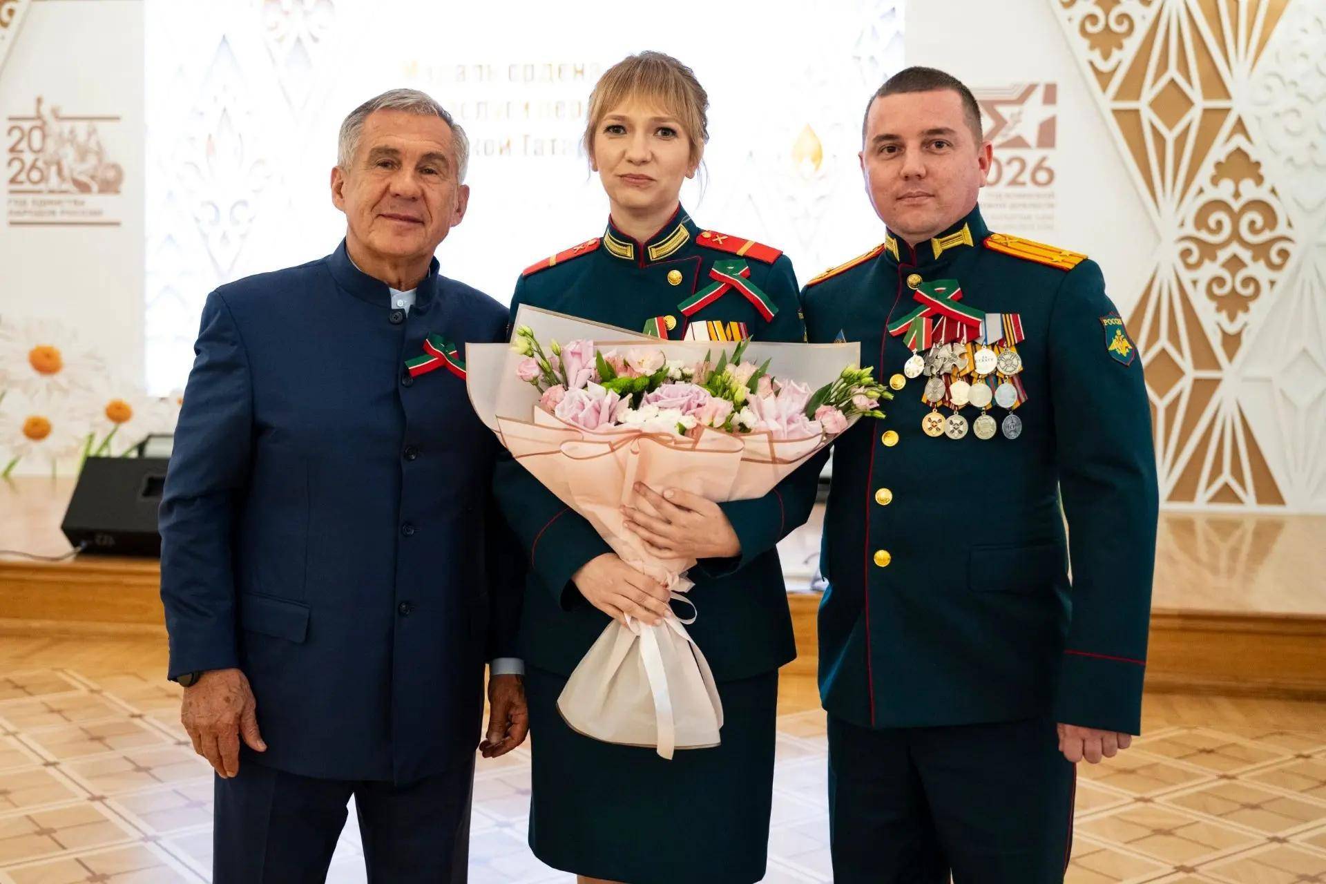 «Ими гордится Татарстан»: Минниханов наградил 48 лучших семей в республике