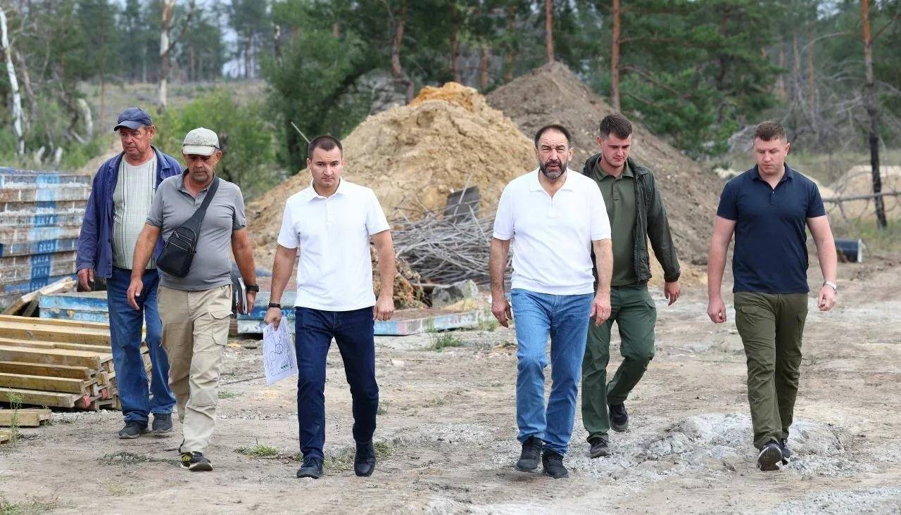 Песошин осмотрел восстанавливаемые объекты в подшефных городах ЛНР