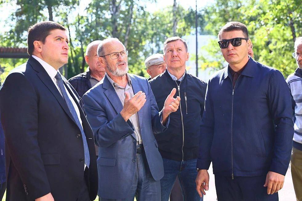 Мэр Нижнекамска оценил ход ремонта в доме, поврежденном упавшим БПЛА