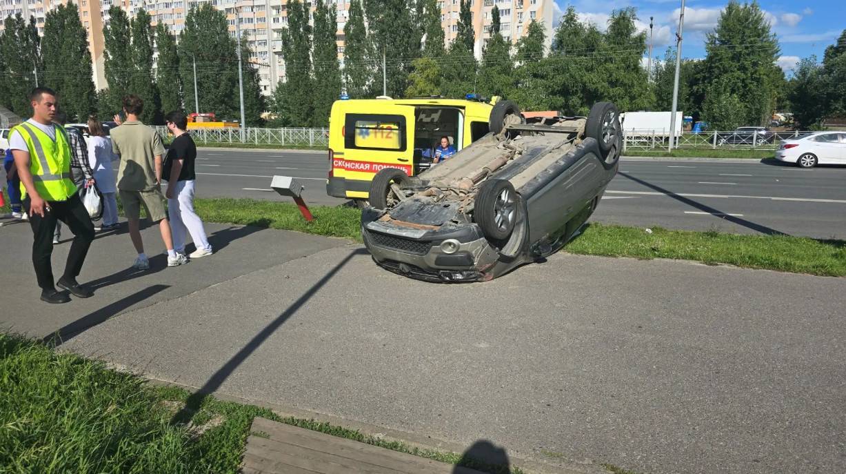 ДТП с перевертышем произошло на проспекте Победы в Казани