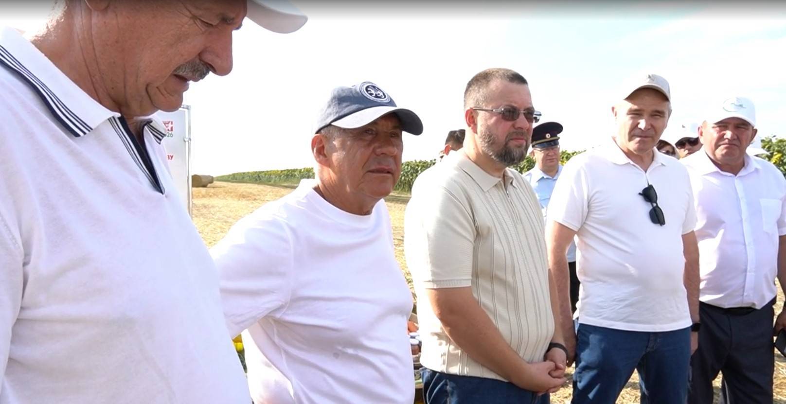 Минниханов об Электронной доске почета: человек труда должен быть в авторитете