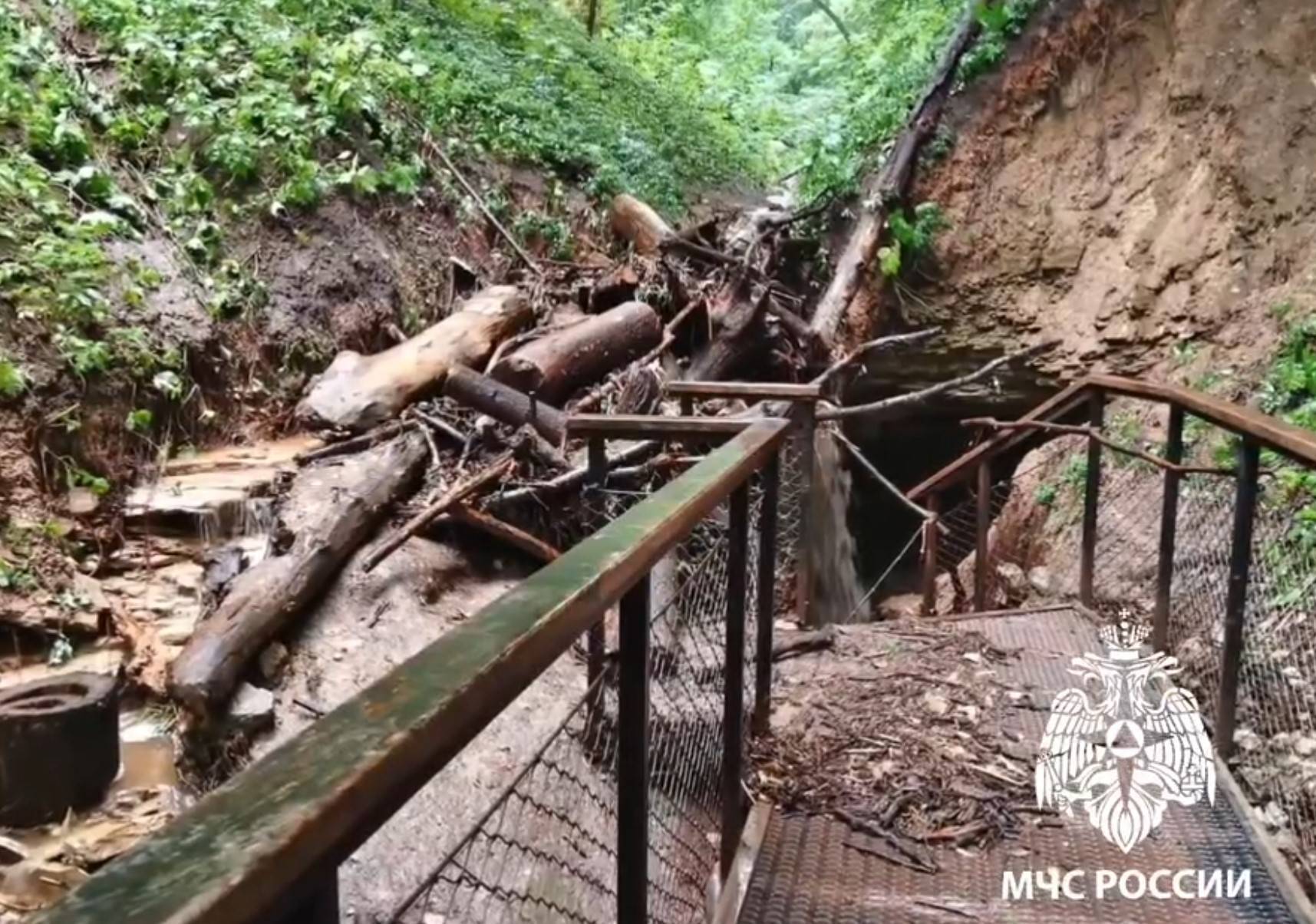 Юрьевские пещеры в Татарстане затопило ливнем - 10 человек спаслись