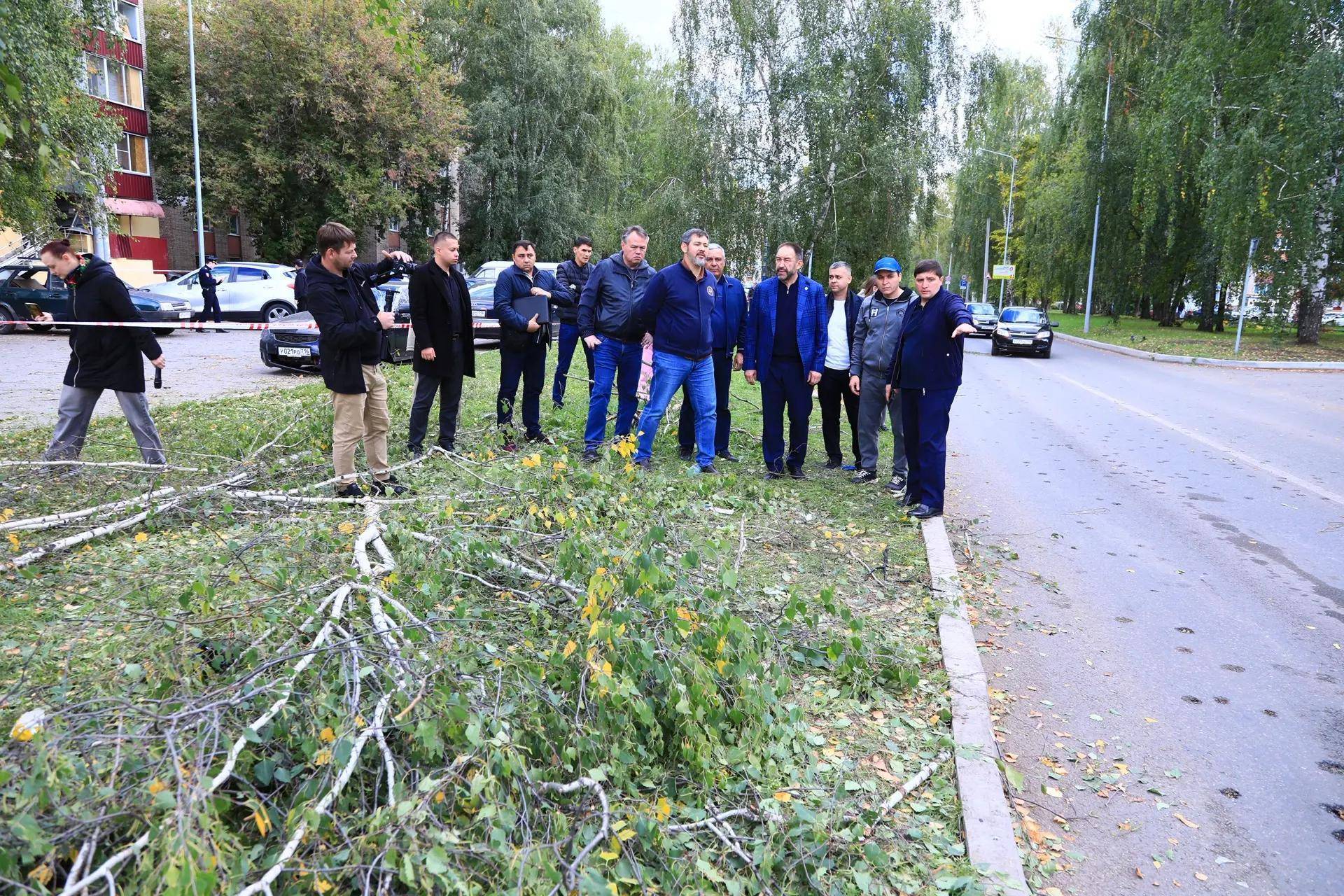 Алексей Песошин в Нижнекамске осмотрел места атак БПЛА и провел оперштаб