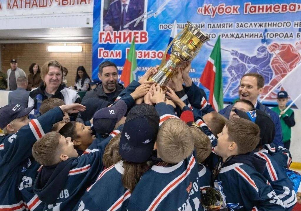 В Бавлах состоялся гала-матч Кубка имени Гали Ганиева с участием легенд татарстанского хоккея
