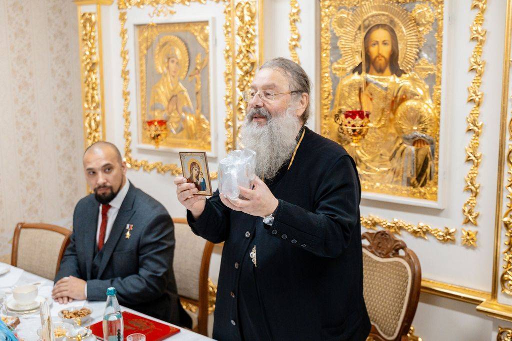 Митрополит Кирилл встретился с семьями погибших участников СВО в Зилантовом монастыре в Казани