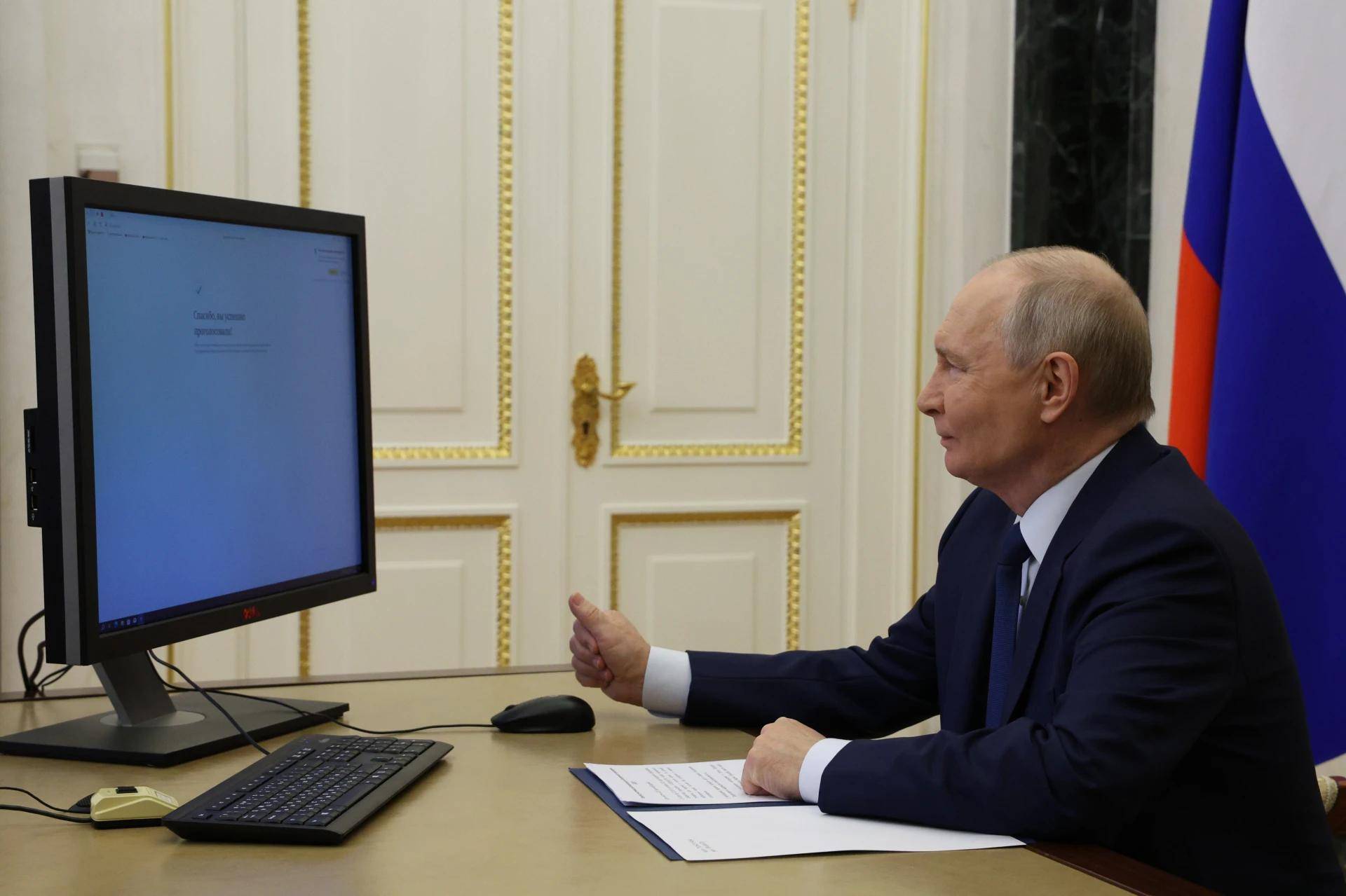 Владимир Путин проголосовал на выборах в Госдуму