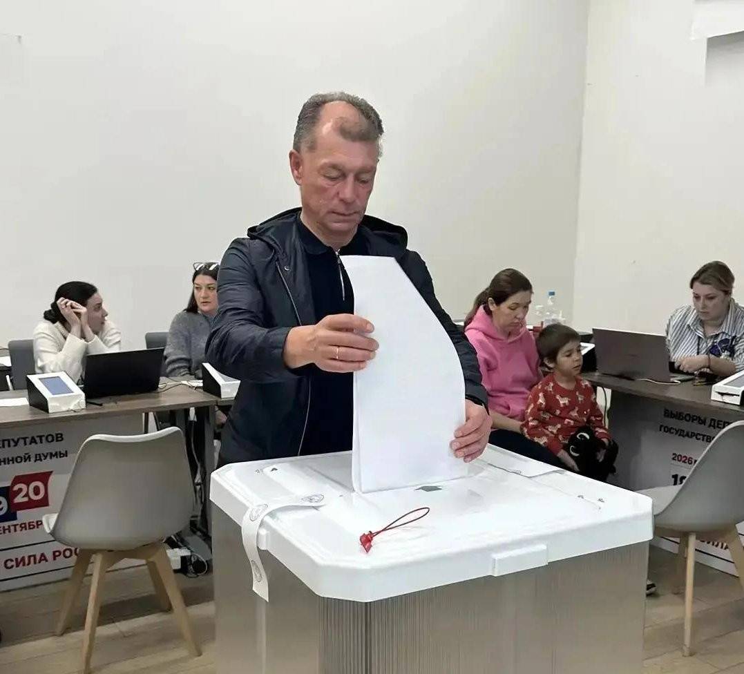 Депутат Максим Топилин проголосовал на выборах в Москве