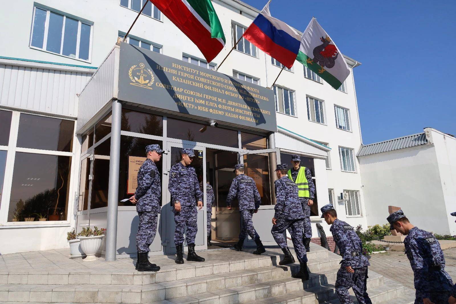 Росгвардейцы приняли участие в голосовании в Казани