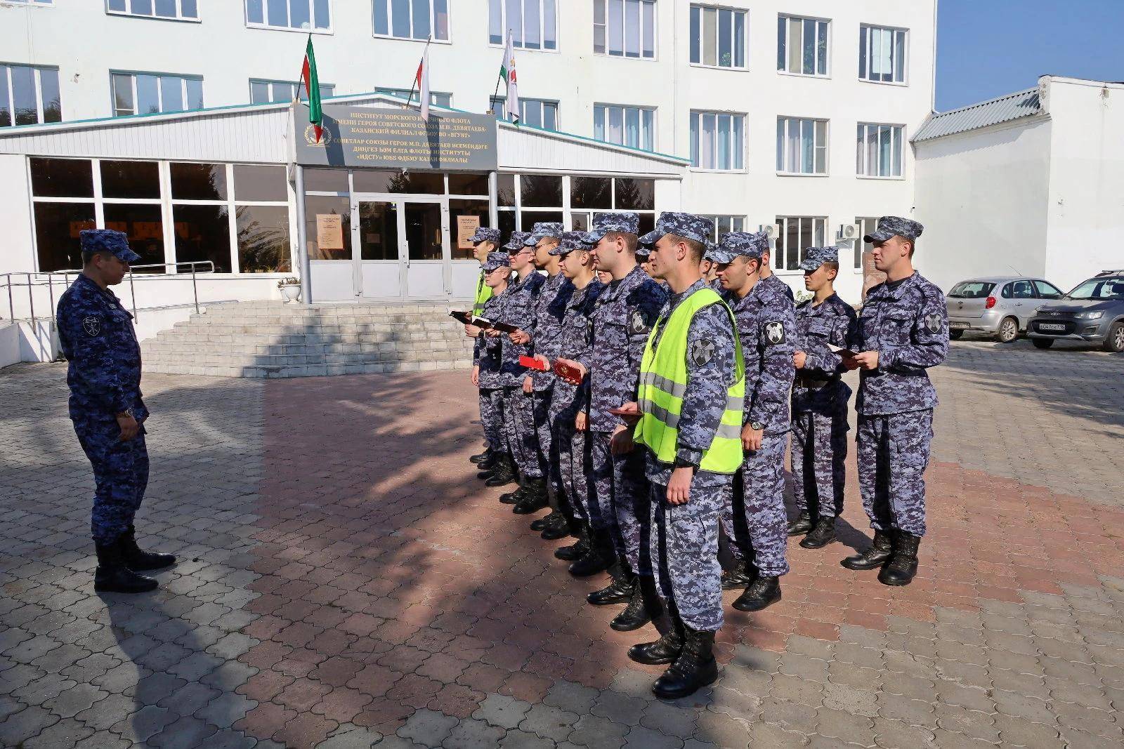 Росгвардейцы приняли участие в голосовании в Казани