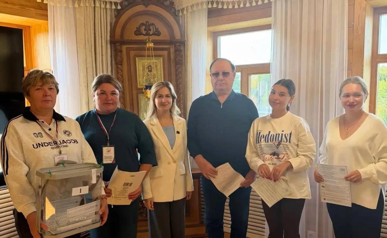 Председатель Счетной палаты палаты РТ и заслуженный врач РФ проголосовали в Лаишевском районе