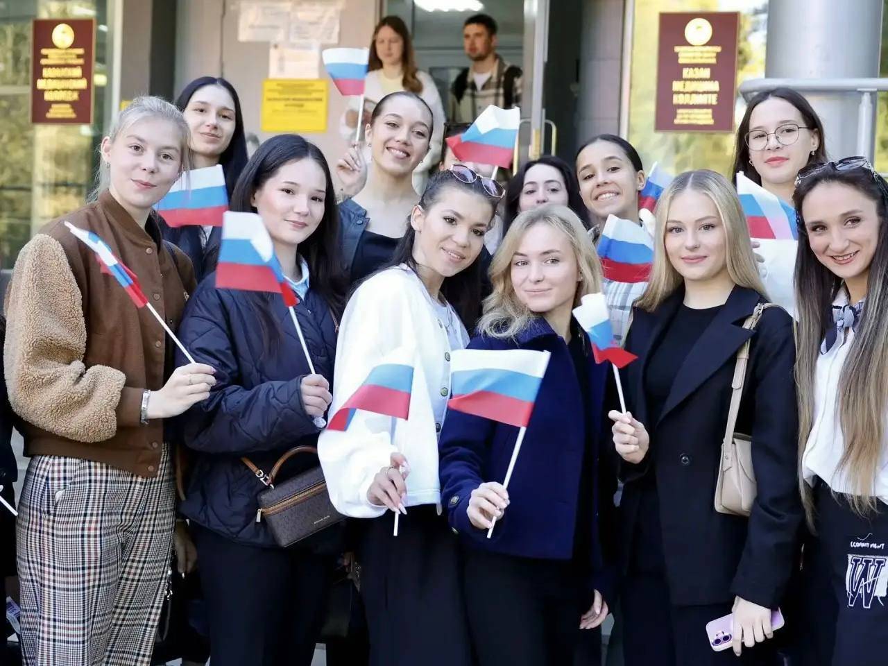 «Явка высокая, атмосфера праздничная»: в Татарстане проходит третий день выборов в Госдуму