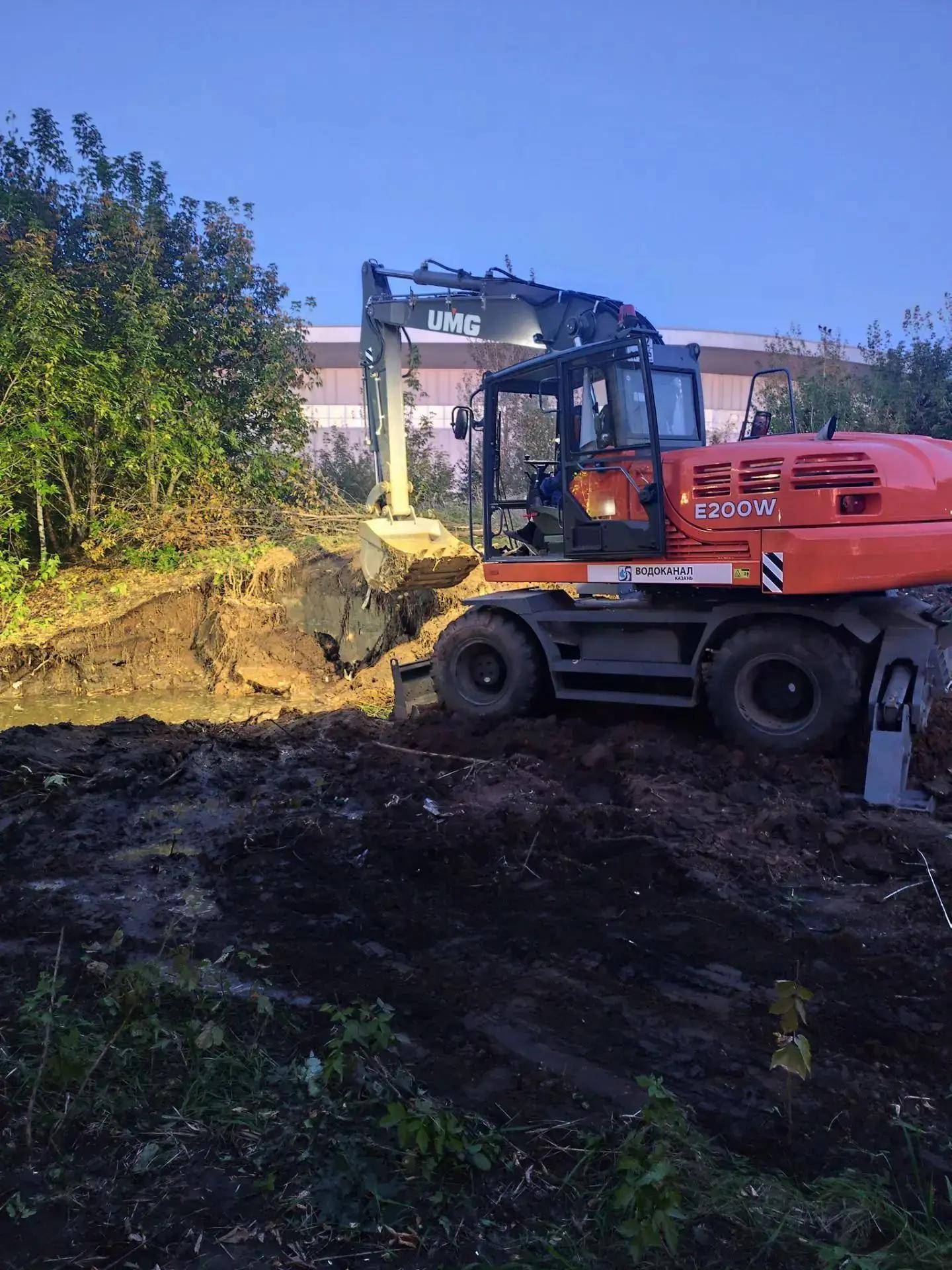 Авария на водопроводе оставила без воды дома в двух районах Казани