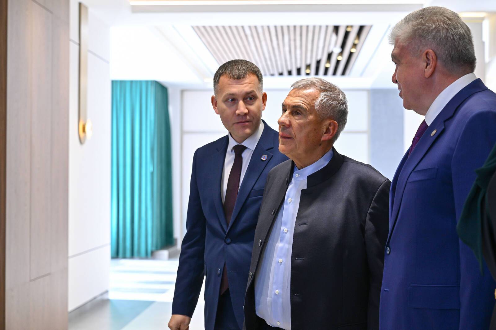 Минниханов в Челнах посетил парк «Прибрежный» и Концертный зал им. Садыковой