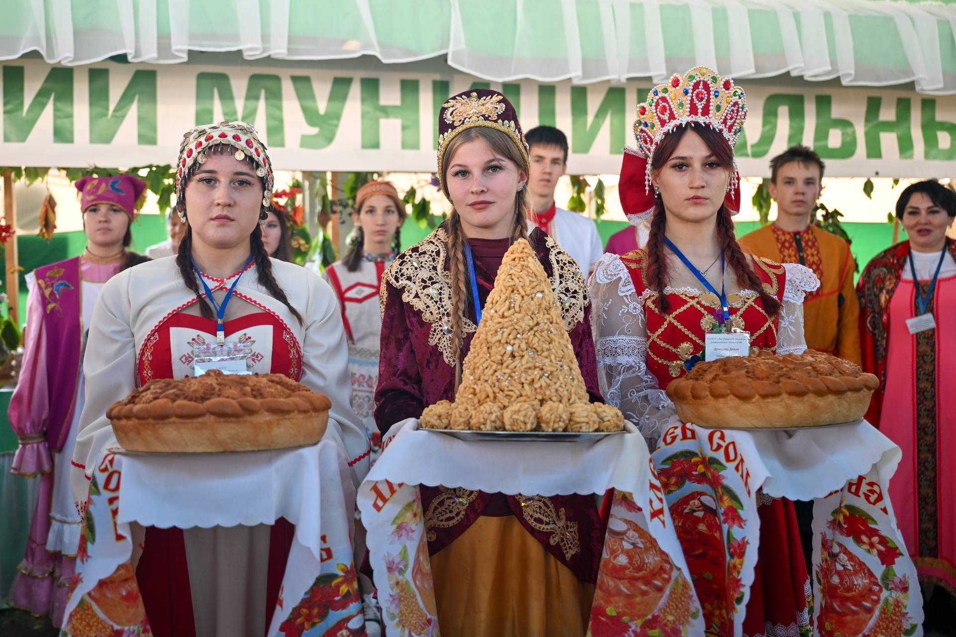 Минниханов в Казани посетил ярмарку с продукцией от студентов и школьников «Город мастеров»