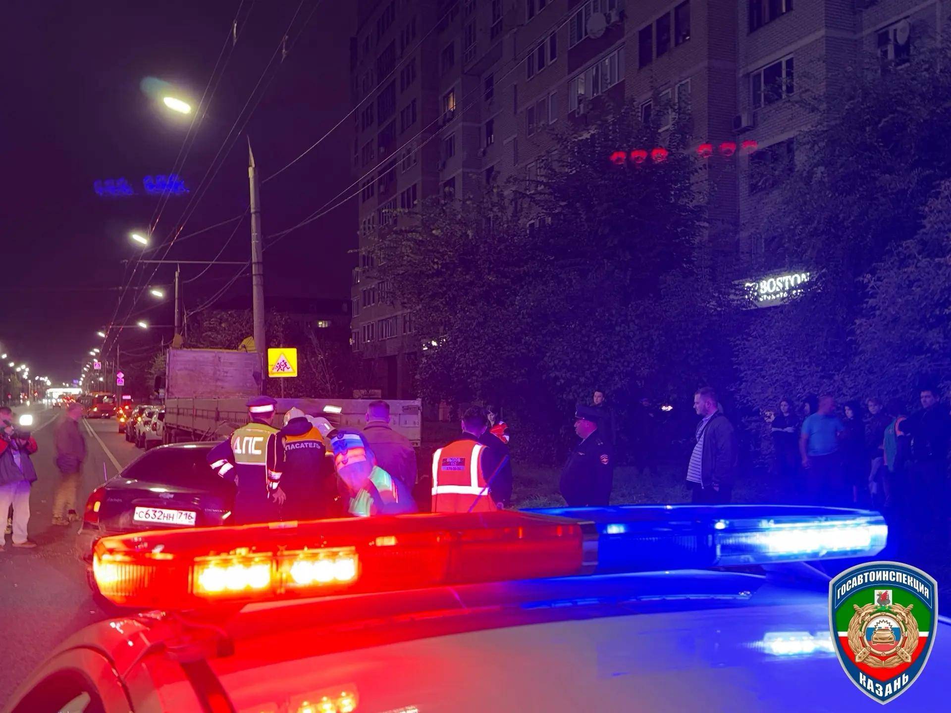 Пьяный водитель иномарки врезался в грузовик в Казани - пассажир погиб