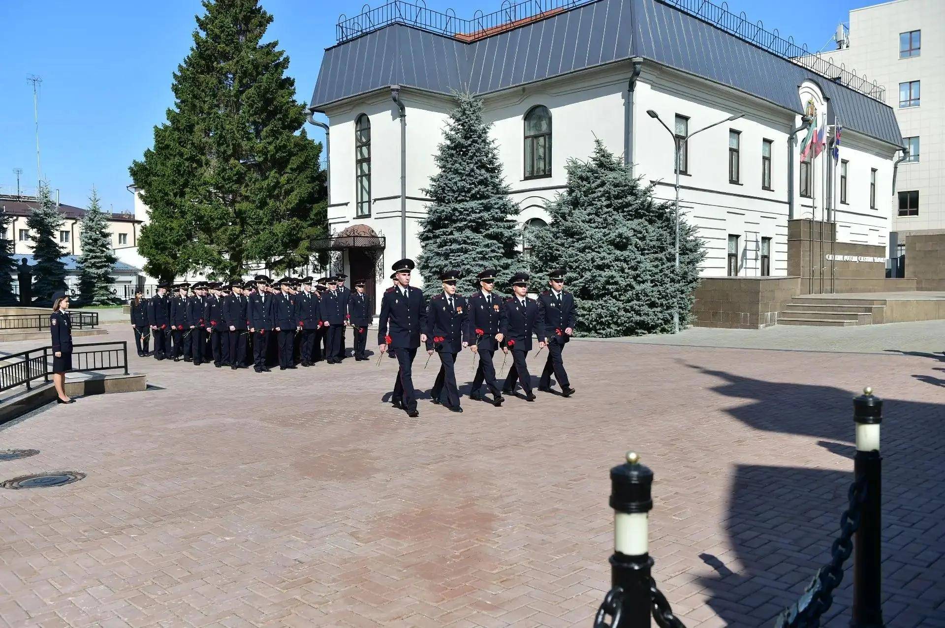 Министр внутренних дел РТ вручил удостоверения 52 молодым сотрудникам