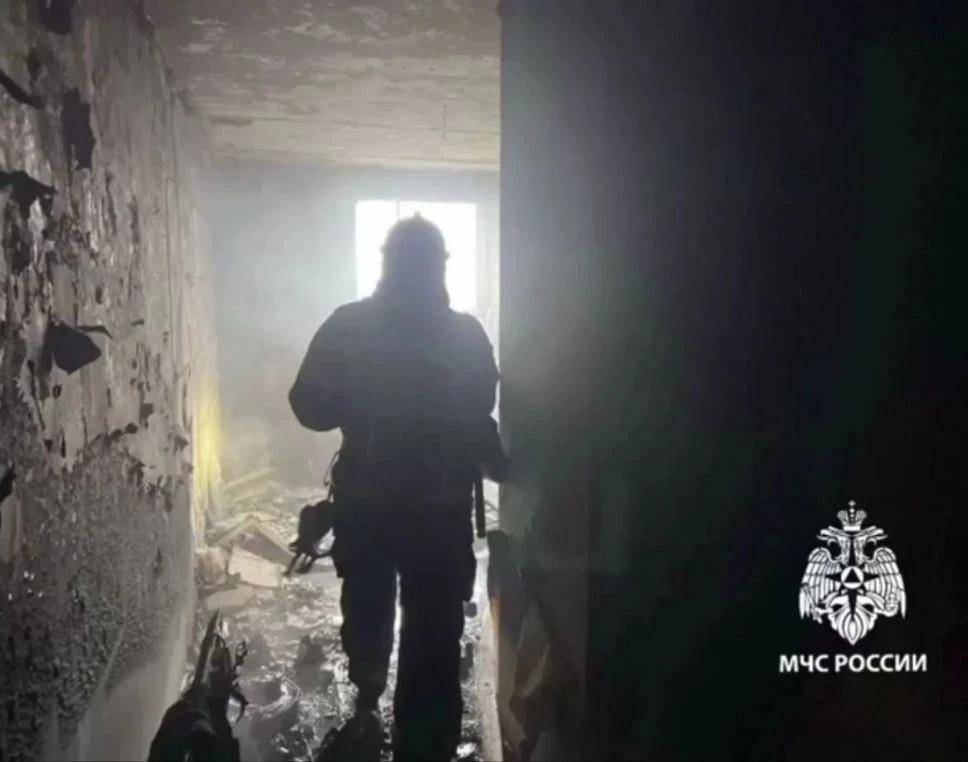 Огнеборцы спасли трех человек во время пожара на 9-м этаже дома в Челнах